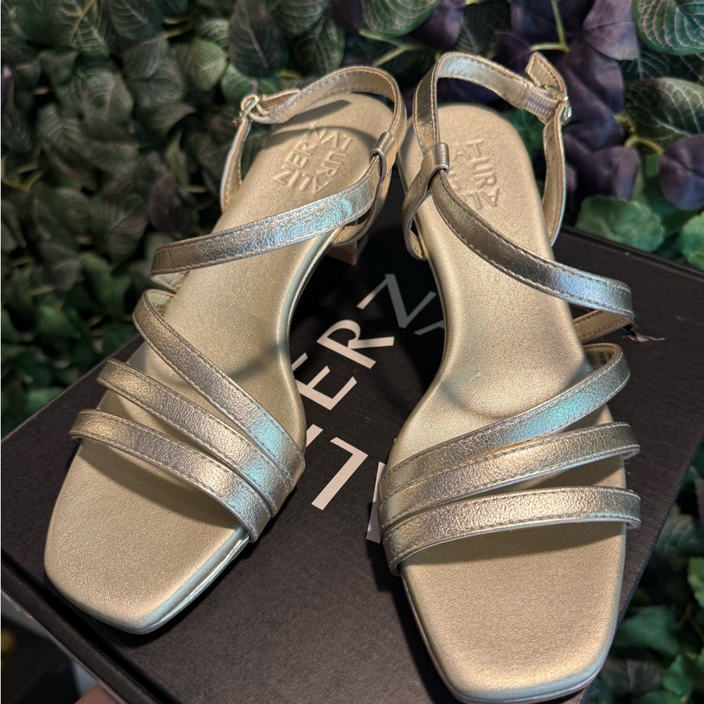 Naturalizer Galaxy Strappy Heeled Sandal – Champagne Metallic | Size 6M | New